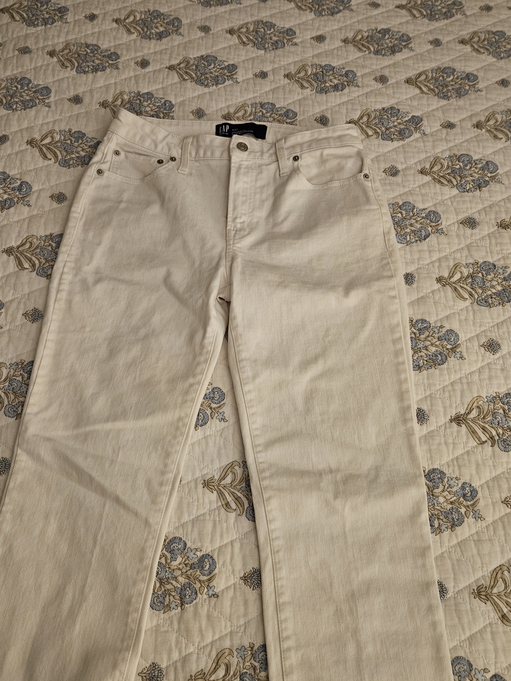 GAP Women's Universal Slim Boyfriend Jeans in White